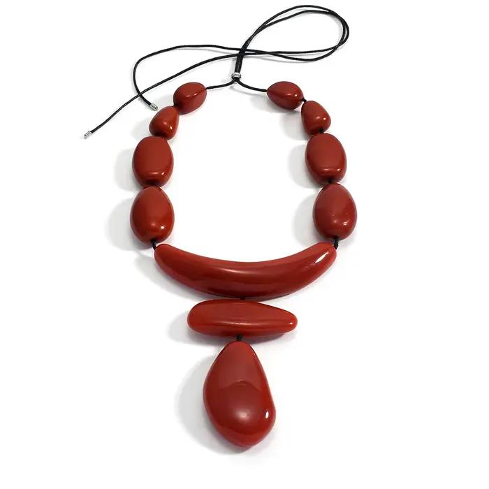 Collier bib rouge à grosses perles pour femme, réglable, avec cordon noir, pendentif audacieux en ré