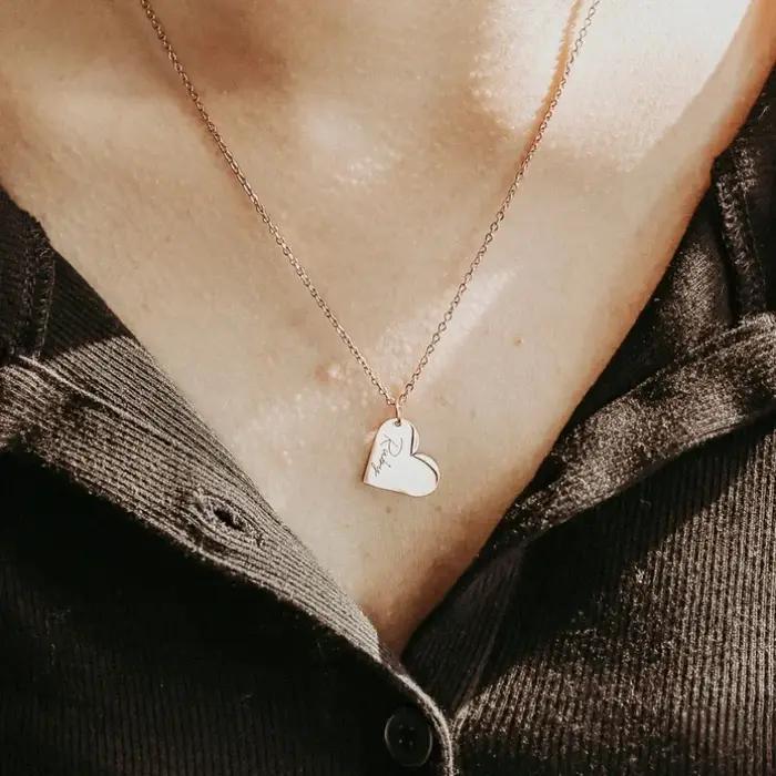Collier pendentif avec nom gravé pour femmes et filles