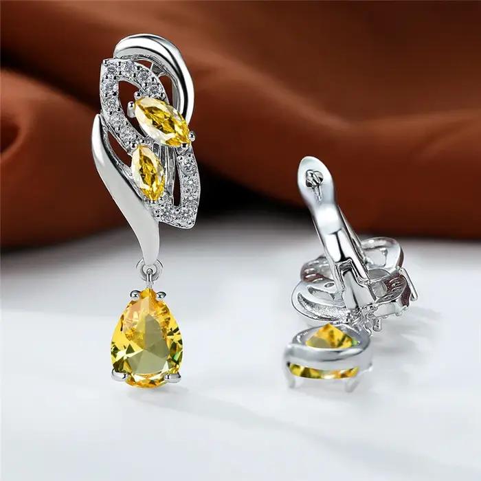 Boucles d'Oreilles à Clip en Argent Plaqué Zircone Cubique Géométrique Élégantes pour Femme Occasions Spéciales