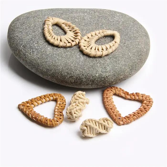Boucles d'oreilles en bois de bambou faites à la main avec tressage géométrique en rotin pour femmes et hommes mode occasions spéciales anniversaire fête cadeau