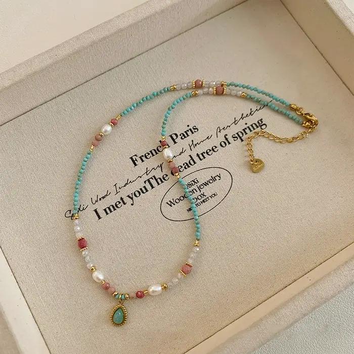 Collier en pierre naturelle avec pendentif goutte d'eau en alliage de cuivre doré pour femmes élégantes pour les soirées et occasions spéciales