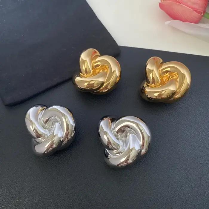 Boucles d'oreilles vintage à clip en or jaune serties de pierres marines pour femmes occasions spéciales