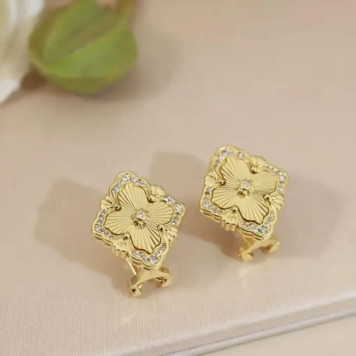 Boucles d'oreilles en argent pur de conception originale avec incrustation de diamants exquis pour f