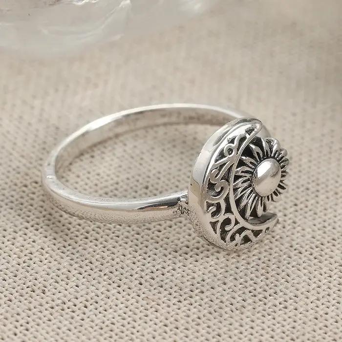 Bague Lune et Soleil Sculptée à la Main Style Bohème Exquise pour Femme – Bijou Vintage Tendance pour Banquets et Célébrations