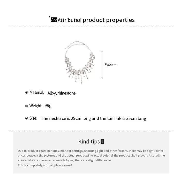 Collier ajouré orné de diamants avec pampilles