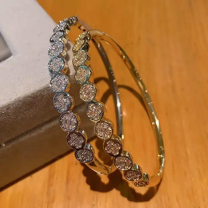 Bracelet de mode couleur or 24 carats élégant pour femmes avec fonction tracker de fitness et design squelette pour occasions spéciales