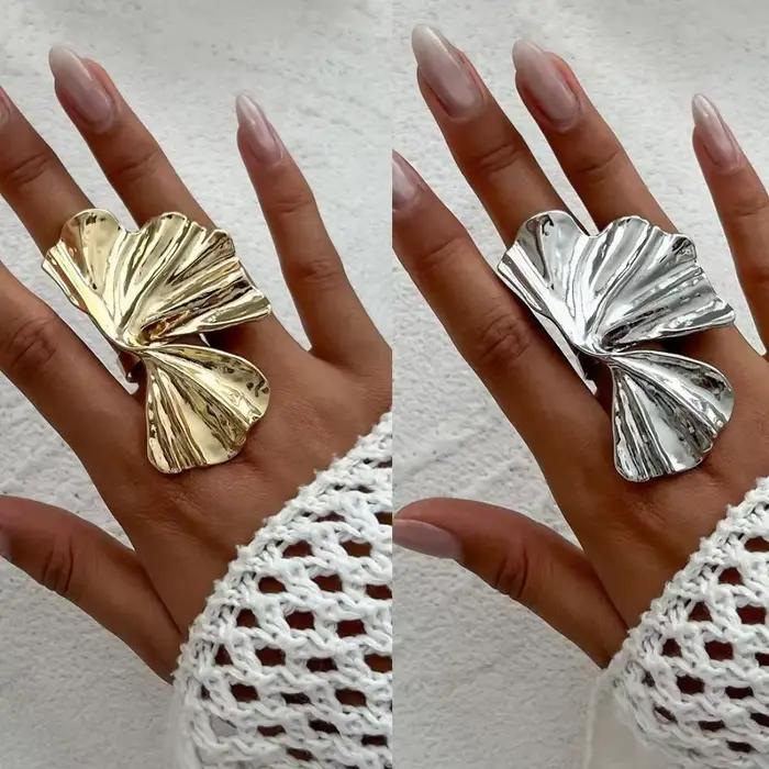 Bague feuille de Ginkgo pour femmes et hommes, classique, tendance, en métal plissé, personnalité, bijoux de fête Punk, nouvelle collection