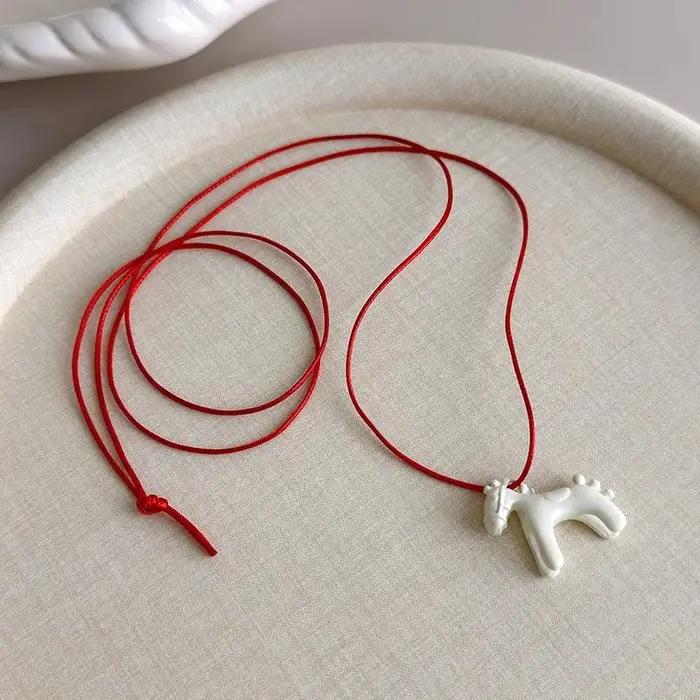 Collier Long avec pendentif cheval coloré pour femmes