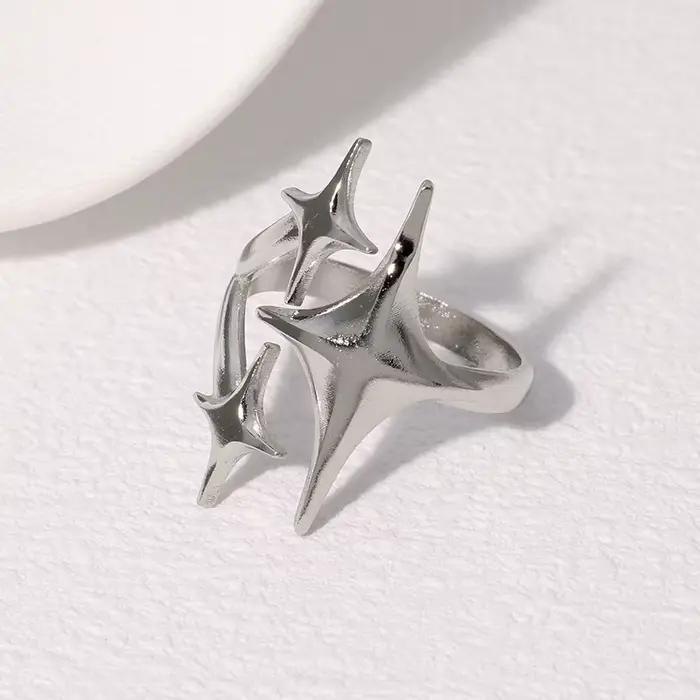 Nouvelle bague européenne et américaine en acier inoxydable, Niche Design pour adolescents, avec étoile comme un tempérament minimaliste et Cool personnalisé