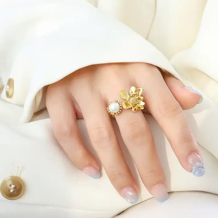 Bague rétro française motif floral perles en plastique plaquée or 18 carats pour femme occassions spéciales mariage style gothique浪漫金属花卉复古法式女戒,含塑料珍珠,镀18K金,适用于婚礼等特殊场合,哥特风格