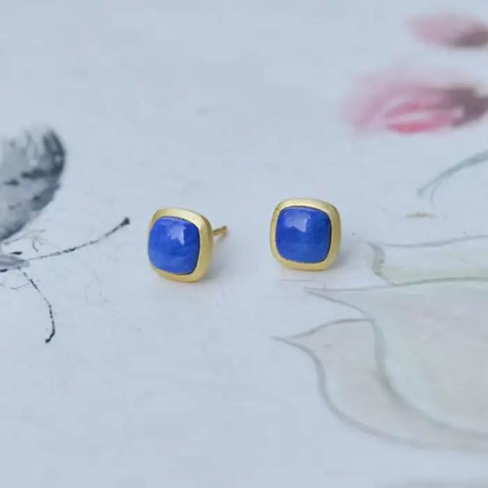 Boucles d'oreilles carrées classiques incrustées d'argent