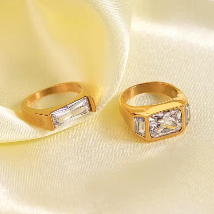Nouvelle bague de mariage en acier inoxydable étanche plaqué or 18 carats avec zircon cubique carré blanc brillant