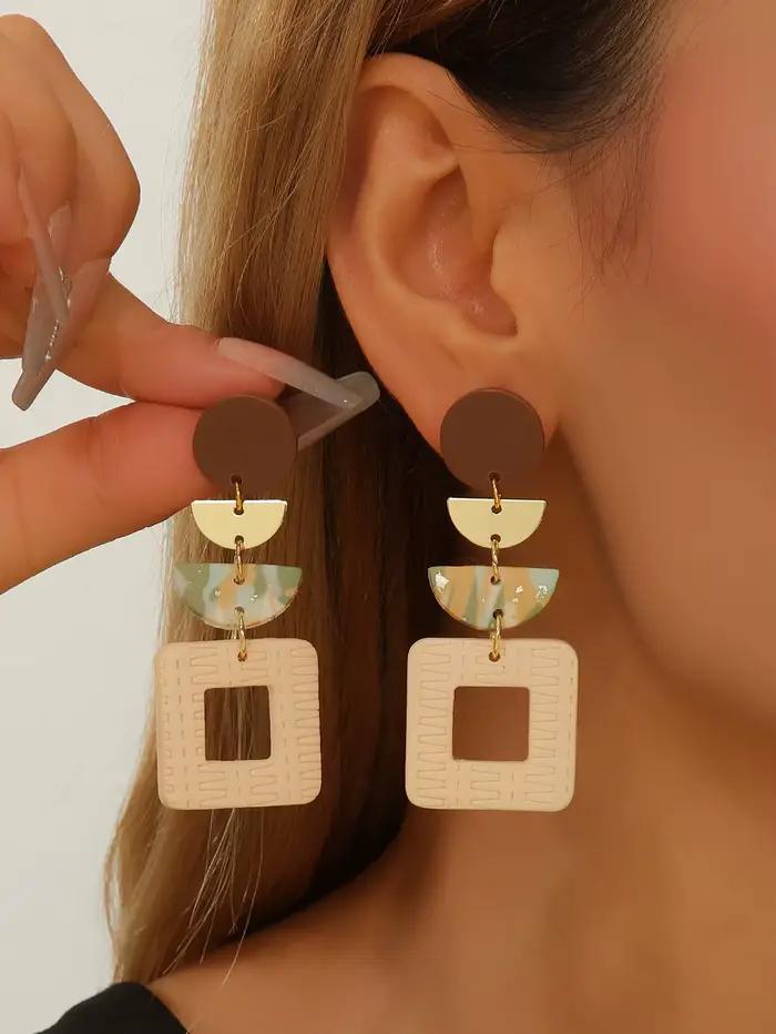 Boucles d'oreilles pendantes géométriques irrégulières en argile polymère terracotta avec texture marbrée