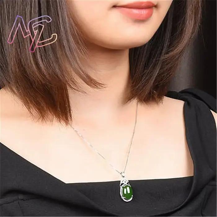 Collier en jade vert naturel talisman sculpté élégant pour femmes occasions spéciales bijou de luxe