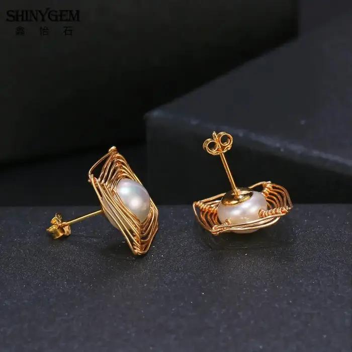 Boucles d'oreilles en perles baroques remplies d'or
