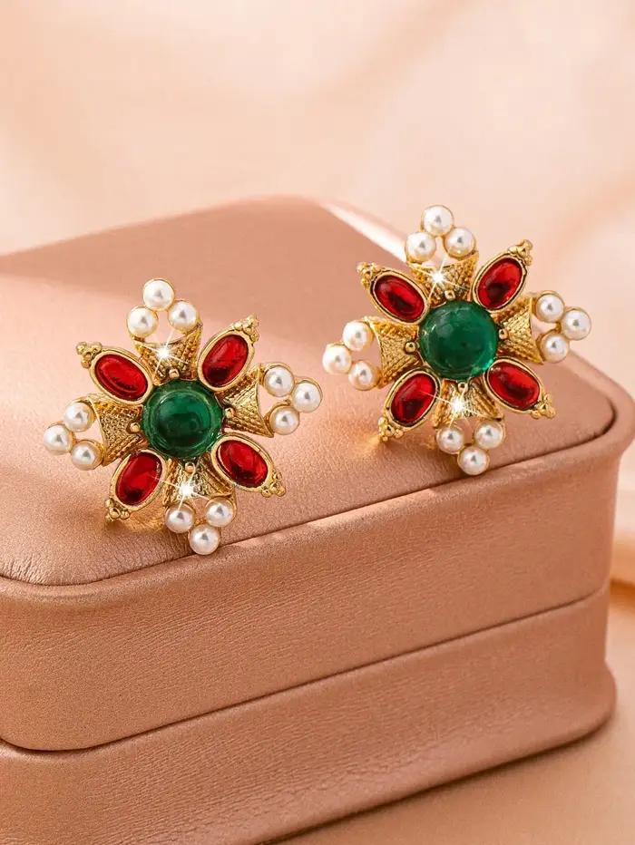 Une paire de boucles d'oreilles pour femmes tendance