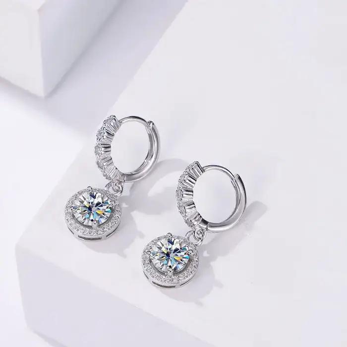 Boucles d'oreilles rondes classiques en Moissanite couleur