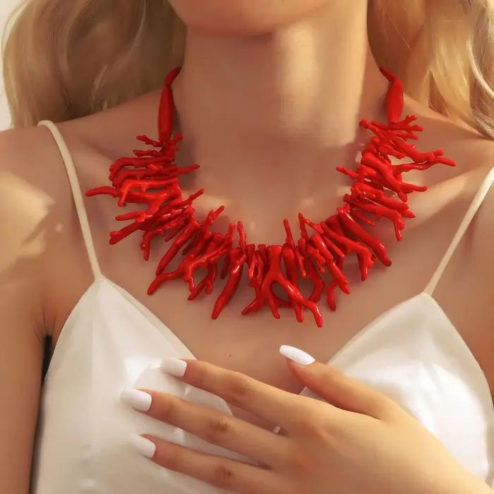 Collier de corail rouge en résine superposée à double couche de style bohème pour femmes