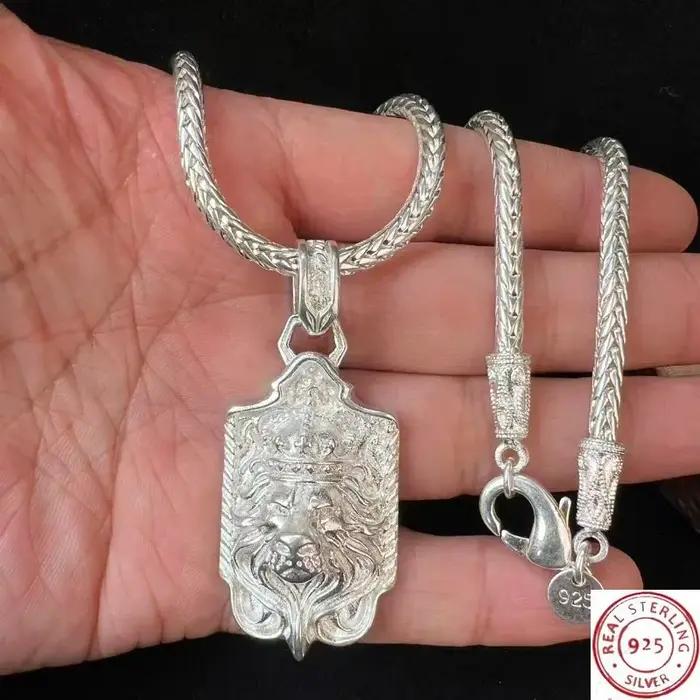 Collier avec pendentif lion en argent 925