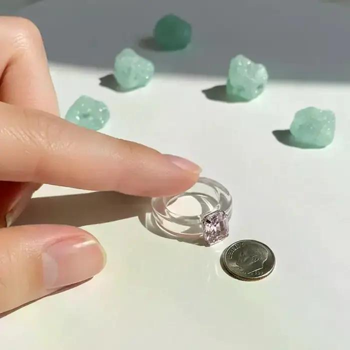 Bague en résine incrustée de zircon coloré pour femme