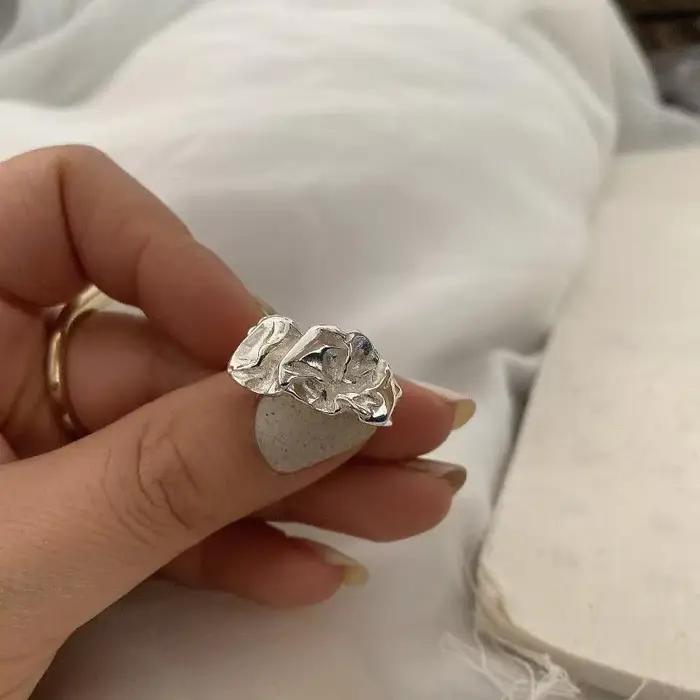 Bague en alliage de zinc avec design géométrique argenté pour femmes occasions festives et vintage