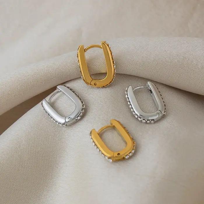 Boucles d'oreilles clous Miia en zircone de haute qualité en forme de U