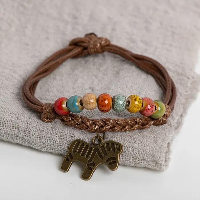 Bracelet perlé en céramique coloré avec breloque cheval