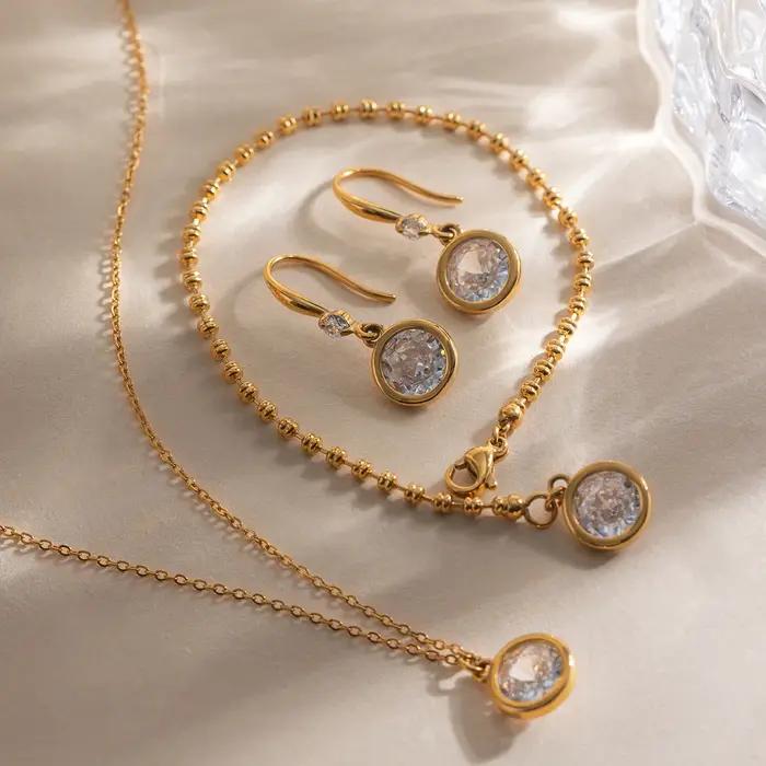 Ensemble bijoux tendance Zora Daily Fashion zircon acier inoxydable plaqué or collier boucles doreilles bracelet femmes occasions spéciales quotidiennes