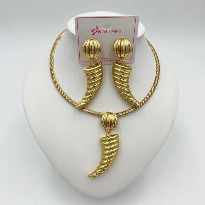 Ensemble de 2 pièces de bijoux de dubaï pour femmes, grandes boucles d'oreilles et pendentif, ensemble de 2 pièces pour mariage nigérian, accessoires de fête, cadeaux