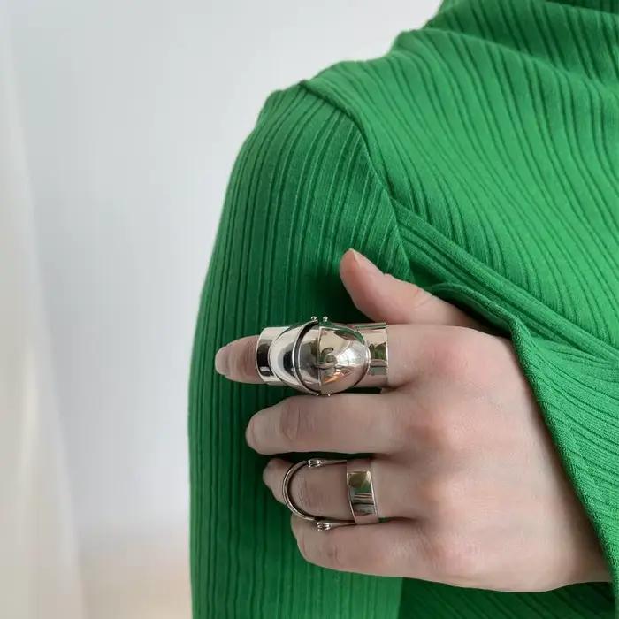 Conception de bague en argent pur avec joint de doigt d'index d'armure, bague haut de gamme et réglable pour hommes Ins