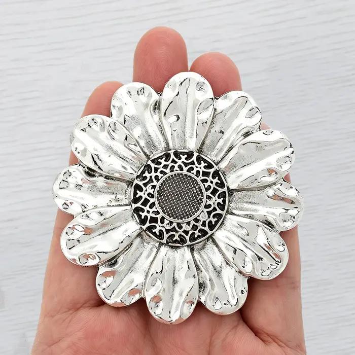 Grand pendentif tournesol couleur or mat