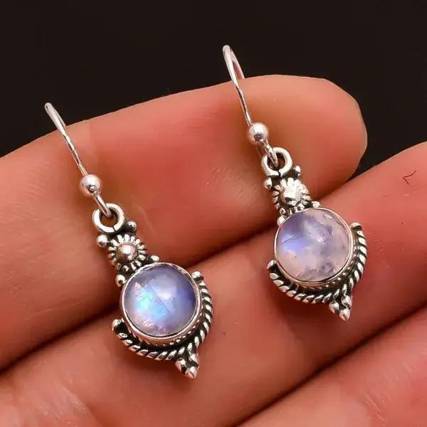 Boucles d'oreilles en argent 925 serties de pierre de lune pour femmes, design bohème, bijoux de fête et occasions spéciales, cadeau unique pour fiançailles, mariage et anniversaire