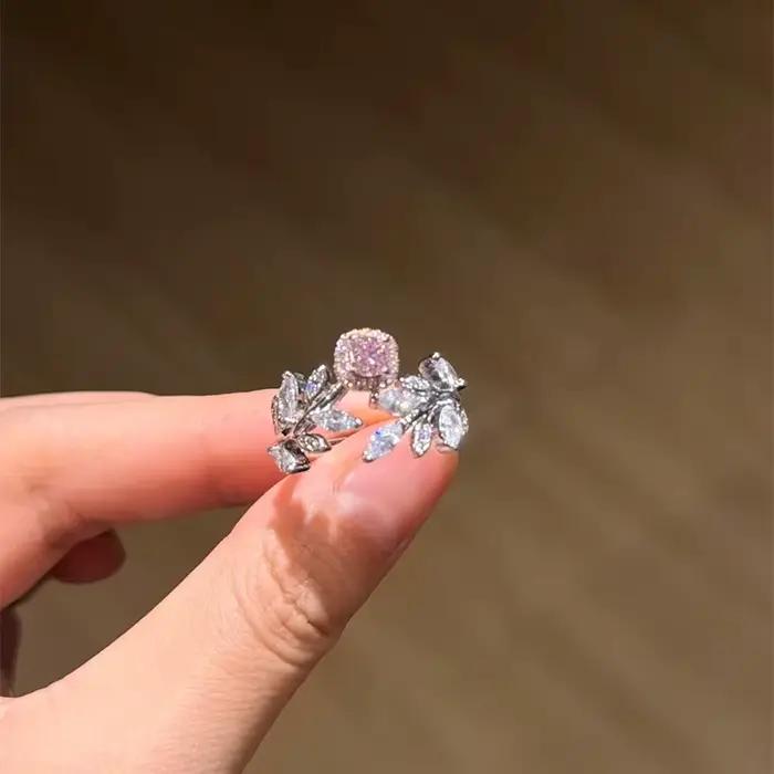 Bague en forme de branche de fleur de cerisier avec pierres précieuses roses