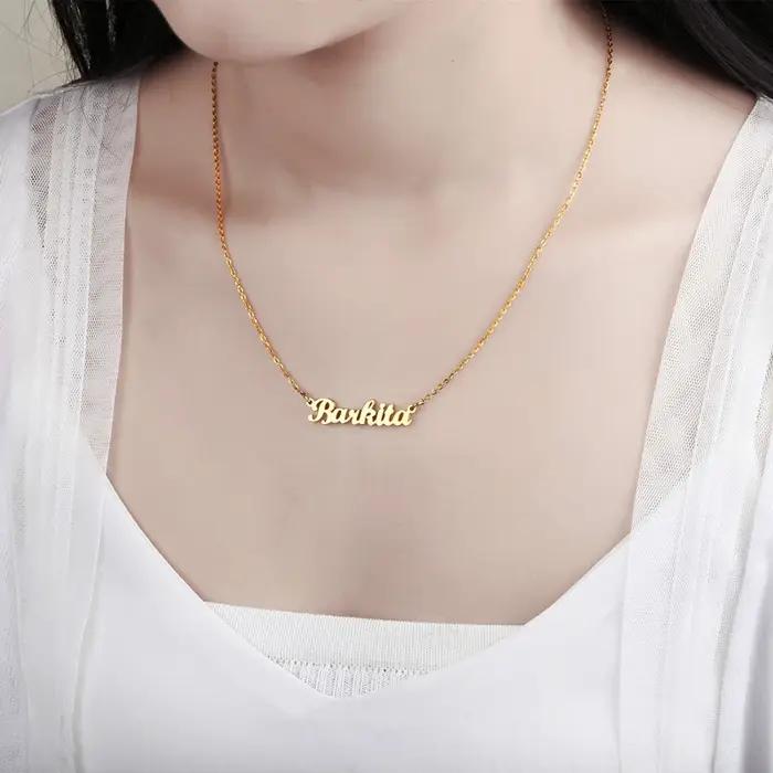 Collier personnalisé en acier inoxydable doré avec plaque nom pour femmes occasions spéciales