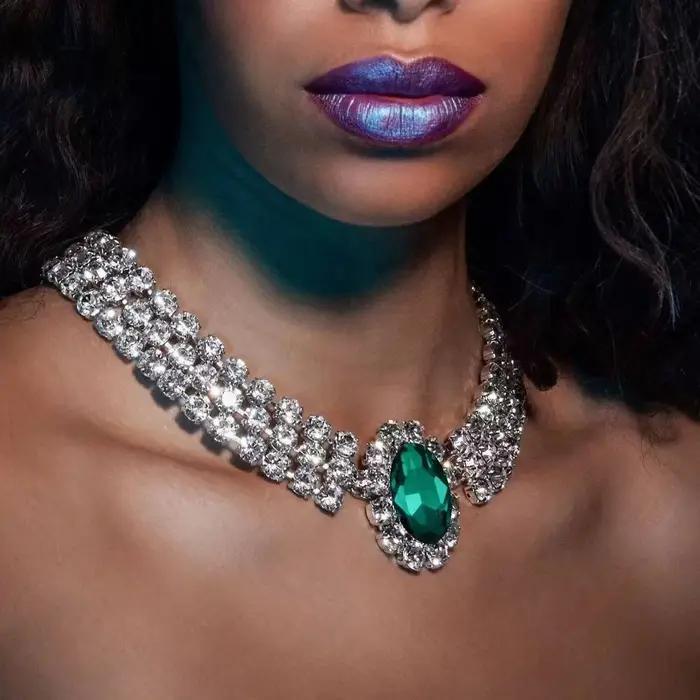 Collier de couches en strass vert scintillant pour femmes design géométrique extravagant pour soirée et quotidien