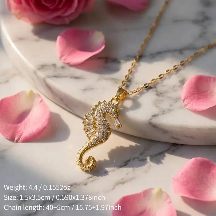Collier Petit Hippocampe - Chaîne de Clavicule Luxe Léger et Élégant - Pendentif Polyvalent Motif An