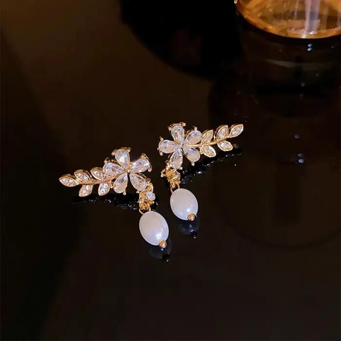 Boucles d'oreilles clous en zircon de luxe léger pour femme