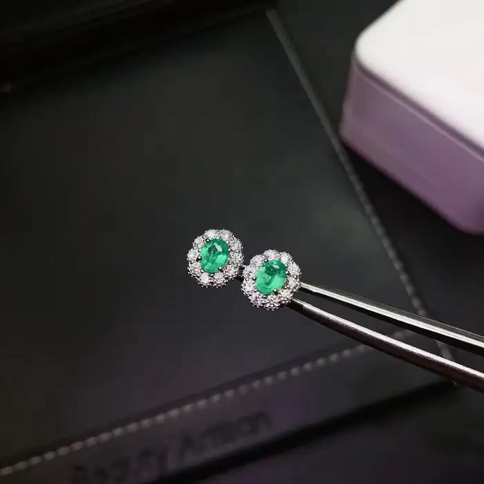 Boucles d'oreilles en forme d'émeraude naturelle
