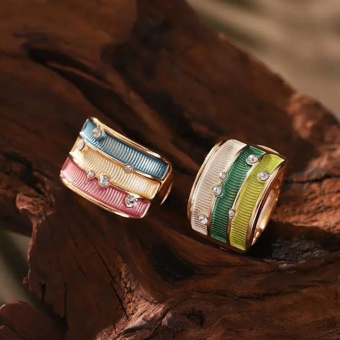 Bague géométrique rétro réglable en alliage de zinc avec strass blanc ou kaki pour femmes occasions spéciales et quotidiennes