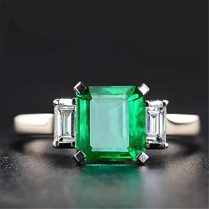 Nouvelle bague rectangulaire longue en zircon vert diamanté