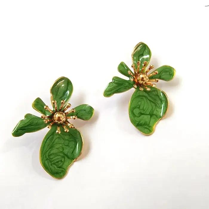 Paire de boucles d'oreilles élégantes à fleurs exagérées