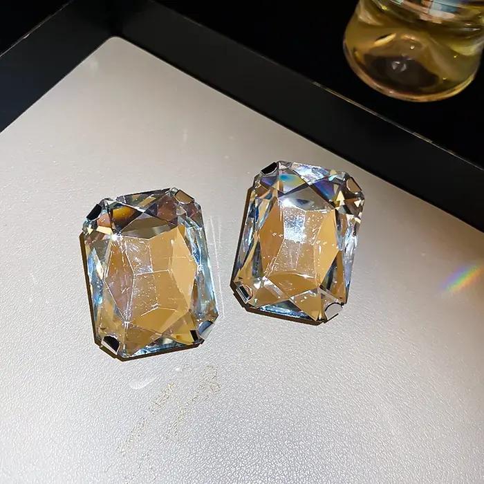 Boucles d'oreilles clous carrées brillantes et colorées en strass pour femmes