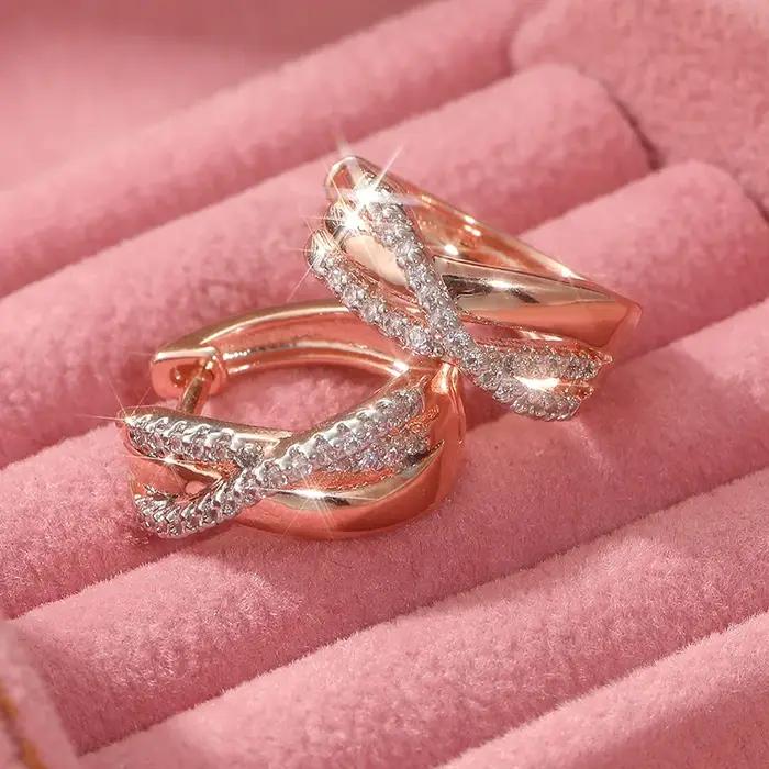 Boucles d'oreilles en or rose torsadées