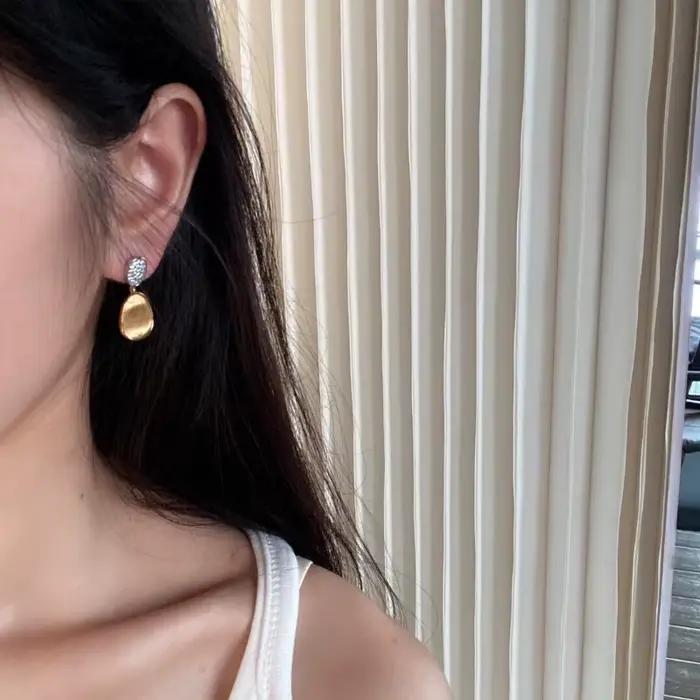Boucles d'oreilles brossées incrustées de diamants ovales rétro pour femmes, boucles d'oreilles géométriques ondulées brillantes, goujon, conception unique, cadeau de bijoux de fête