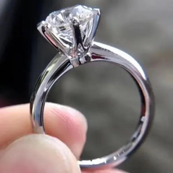 Bague en argent sterling 925 sertie de zirconium cubique pour engagement et occasions spéciales femme style classique