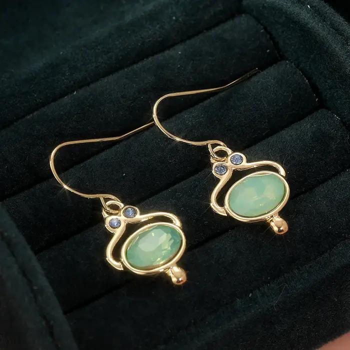Boucles d'oreilles ovales classiques en or incrusté de pierres vertes pour femmes