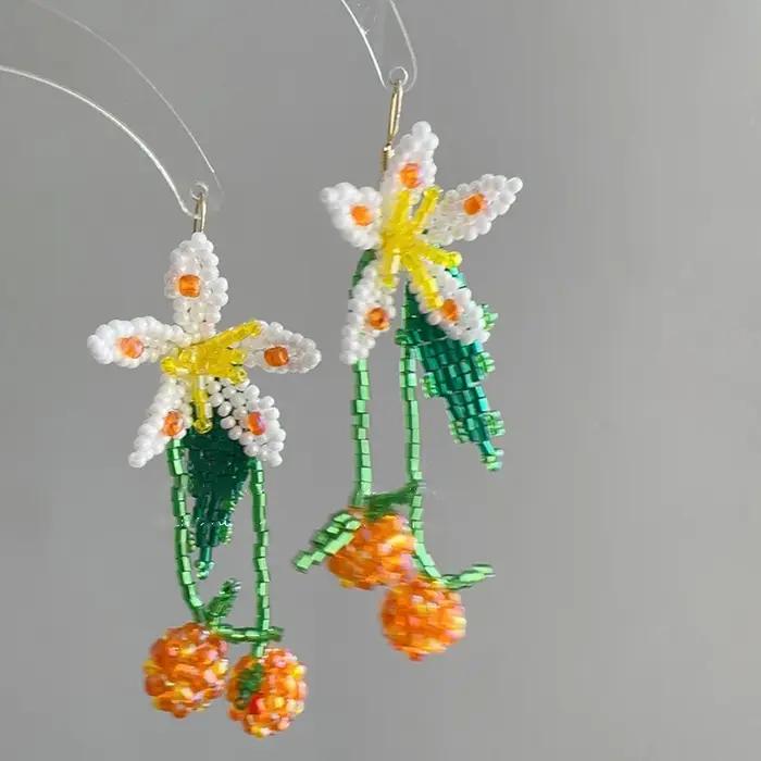 Boucles d'oreilles longues élégantes en forme de fleur