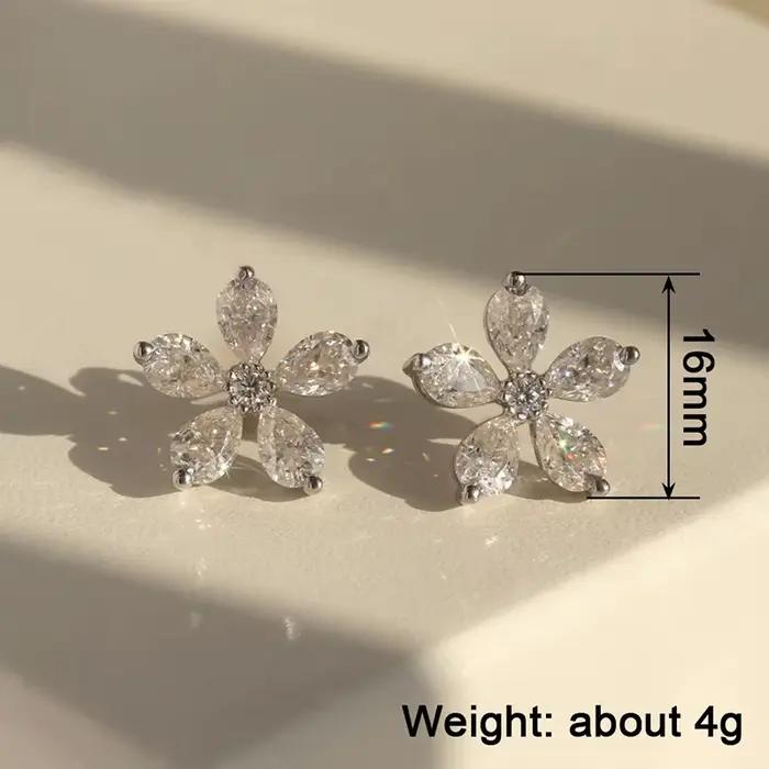 Huitan – boucles d'oreilles fantaisie en cristal pour femmes, accessoires de perçage d'oreille exquis, couleur argent, cadeau fantaisie, bijoux tendance