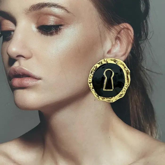 Boucles d'oreilles rondes en alliage émaillé noir exagéré pour femmes