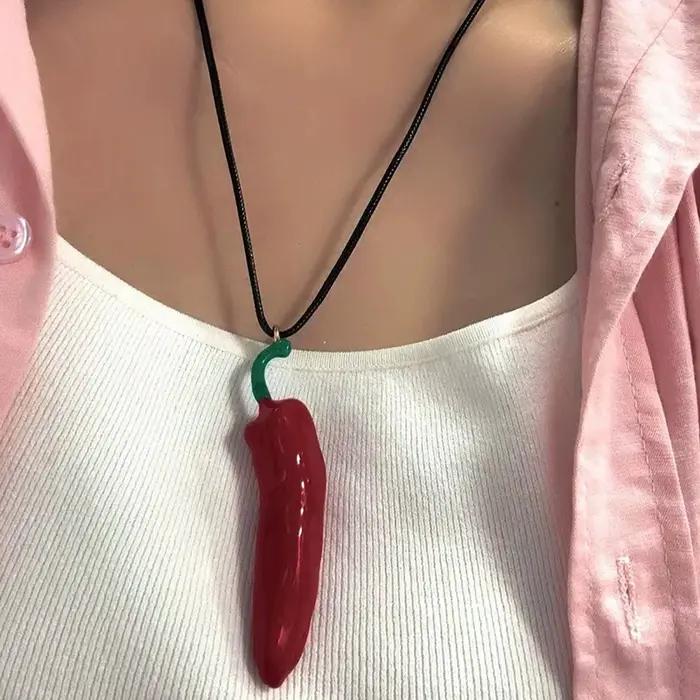 Collier pendentif Chili rouge en émail pour femmes